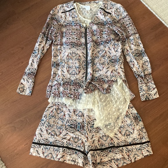 Cute suit from the brand BCBGeneration. - Picture 3 of 6